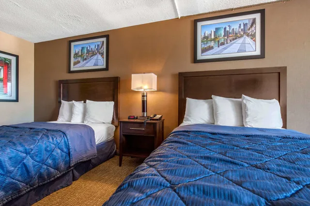 غرفة قياسية بسريرين مزدوجين، Rodeway Inn Chicago North Shore - Lincolnwood 2/4