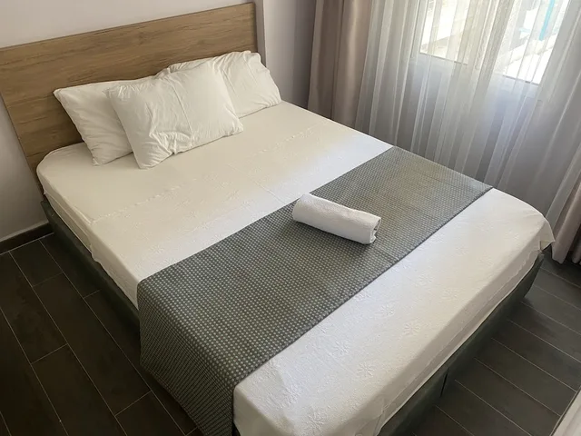 1 Bedroom, Family Suite, 1 Queen and 4 Single Beds, Murphy Bed، Baskent Hotel 9/10
