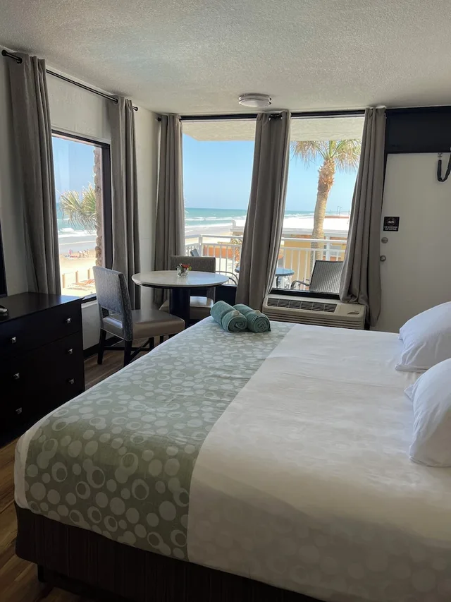 Room, King Bed, Ocean Front, Kitchenette، Flamingo Inn 1/8