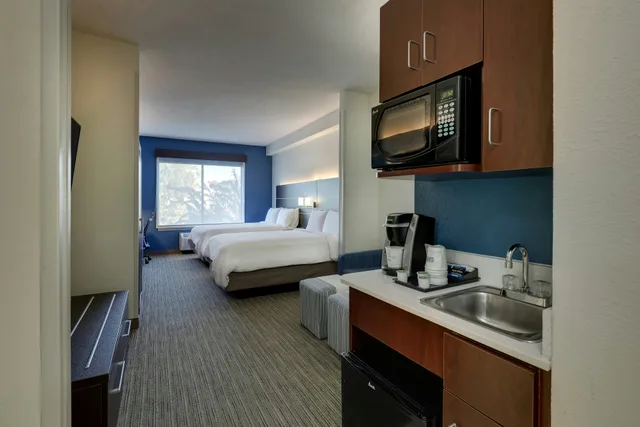 جناح بسريرين كوين مع أريكة، Holiday Inn Express Hotel And Suites Gadsden W Near Attalla 10/10