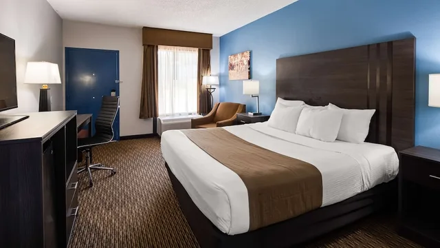 غرفة قياسية بسرير كينج، Best Western Emporia 1/4