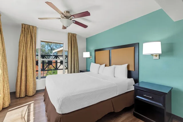 Efficiency, Suite, 1 King and 2 Double Beds، MainStay Suites Las Vegas Flamingo 6/10
