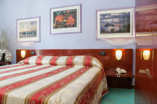 غرفة بسرير مزدوج بشرفة، HOTEL ANNABELLE 4/10