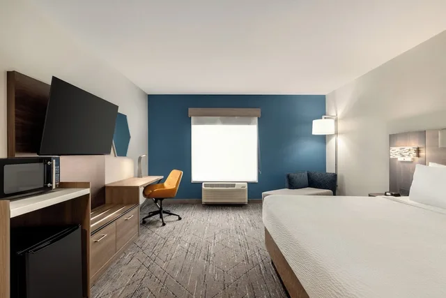 غرفة قياسية بسرير كينج لذوي الإعاقة، Holiday Inn Express And Suites Ironton 3/9