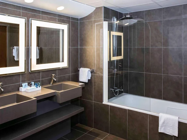 Suite, Double Bed, NOVOTEL GRENOBLE CENTRE 3/4