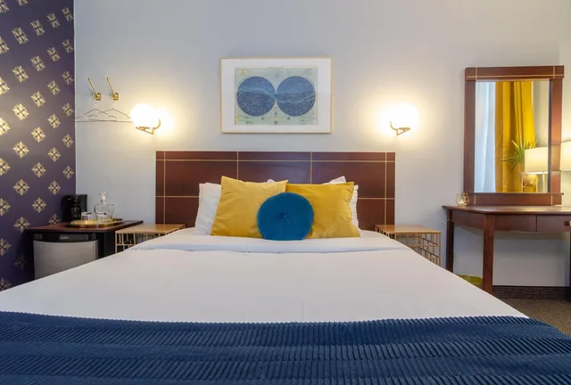 Room, Queen Bed, Hotel Dorion 10/10