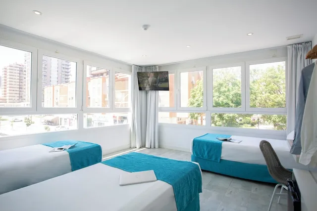 Room, Triple, 3 Beds, Casual Del Mar Malaga 3/8