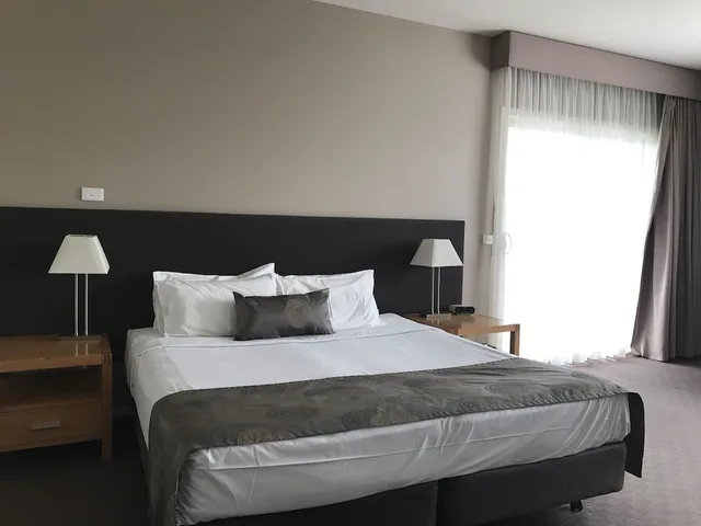 جناح بسرير كينج بشرفة، MORNINGTON HOTEL 1/3