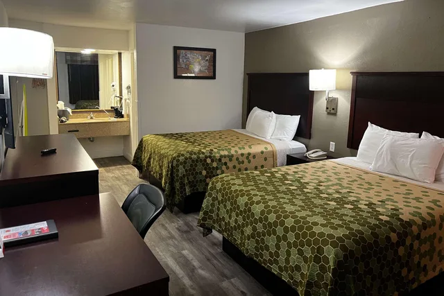 Upgrade, 2 Queen Beds، Park Inn by Radisson, Macon North 5/6