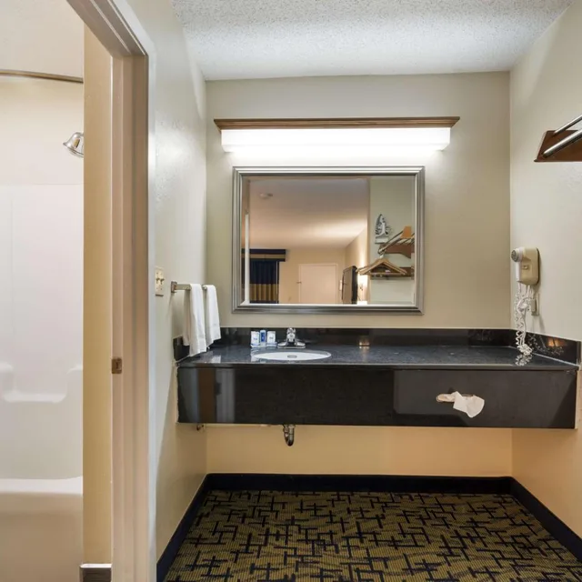 غرفة بسرير كينج للمدخنين، SureStay Hotel by Best Western Meridian 10/10