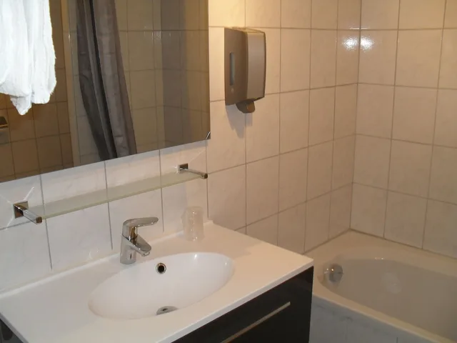 غرفة كومفورت بسرير كوين، HOTEL DES GRANGES 5/6