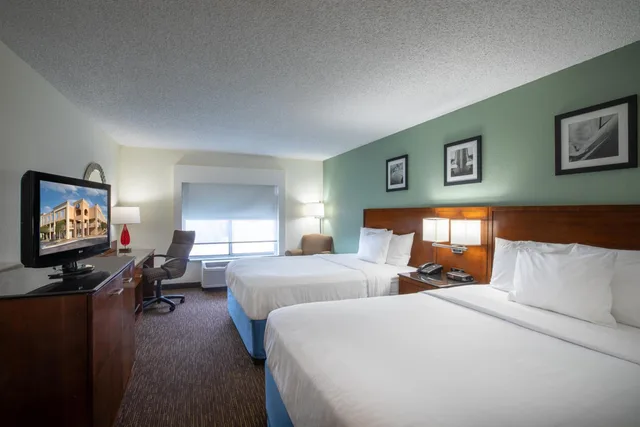 غرفة بسرير كوين في الطابق العلوي، Days Inn by Wyndham Greenville SC 2/3