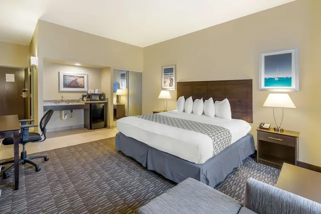 غرفة قياسية بسرير كينج، Best Western Naples Plaza Hotel 4/7