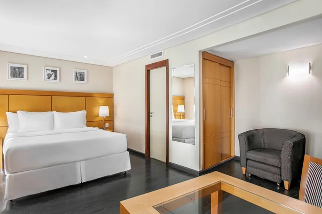غرفة ديلوكس بسرير كينج بشرفة، Melia Jardim Europa 1/10