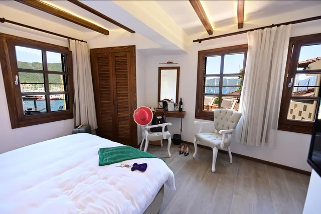 غرفة بسرير مزدوج بإطلالة على البحر بشرفة، Mets Boutique Hotel 2/7