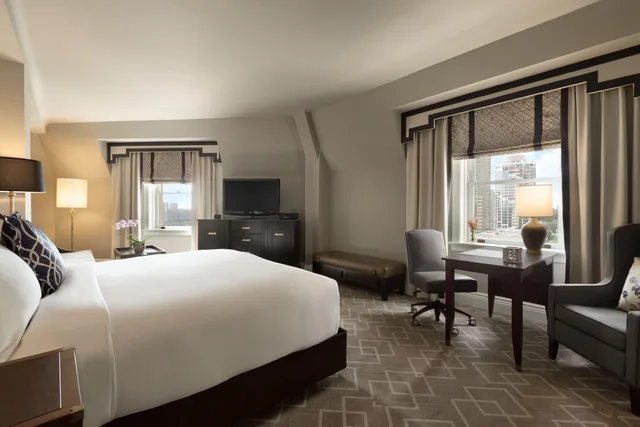 غرفة بسريرين كوين بإطلالة على المدينة، Fairmont Hotel Macdonald 1/6