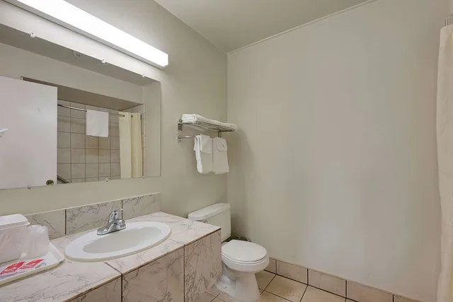 غرفة بسرير كينج، Econo Lodge Woodland near I-5 5/8