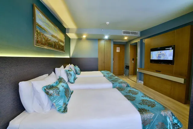 غرفة قياسية ثلاثية، The Tango Hotel 2/4