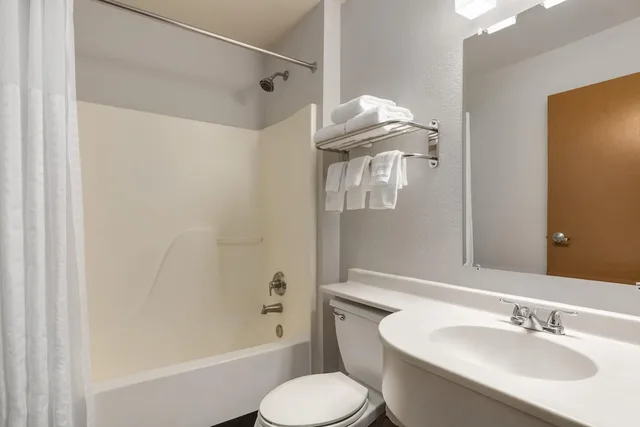 جناح استوديو بسرير كينج، Microtel Inn & Suites By Wyndham Salt Lake City Airport 4/5