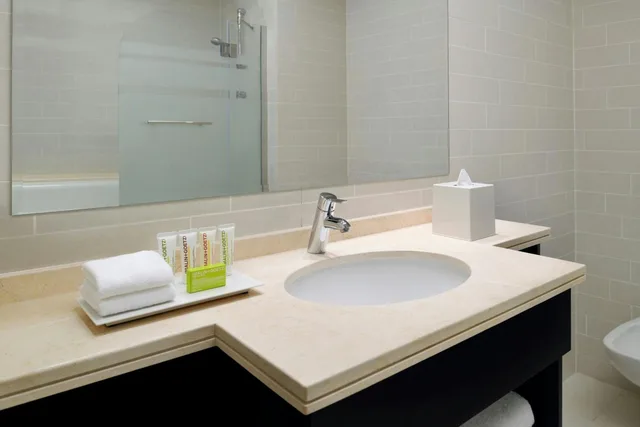 شقة كبيرة بسرير كينج وسريرين كينج بإطلالة على المدينة بغرفتي نوم، Le Meridien City Center Doha 5/7