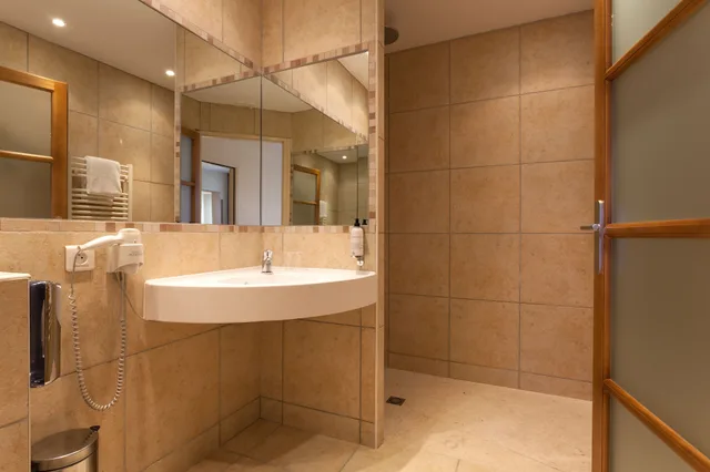 غرفة بسريرين منفصلين، B&B HOTEL Nimes Ville Active 2/2