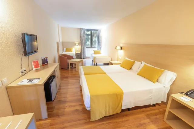 غرفة رباعية بأربعة أسرّة، Panorama Hotel 5/8