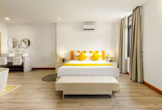 Modern, Chic, Suite, King Bed, Balcony، Jaya Suites Hotel 2/5