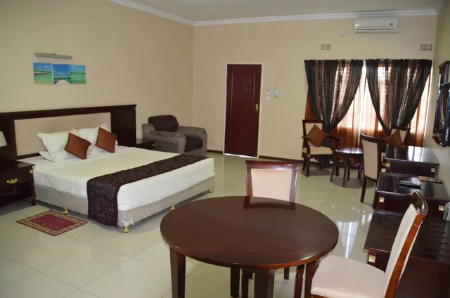 غرفة تنفيذية بسريرين كينج، Riverside Hotel and Conference Centre 1/4