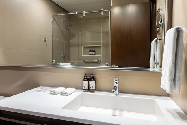غرفة قياسية بسرير كوين، Crowne Plaza Airport Panama 6/6