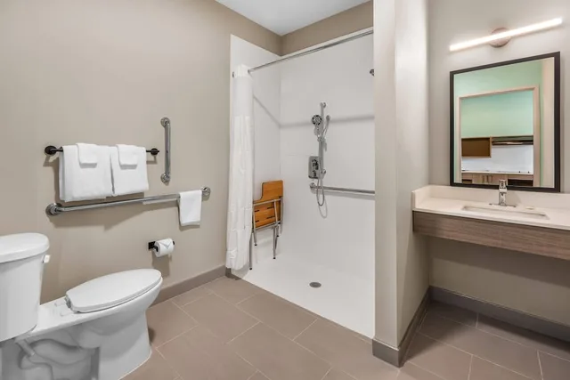 غرفة بسرير كوين لذوي الإعاقة، ECHO Suites Extended Stay by Wyndham Colorado Springs Airpt 7/8