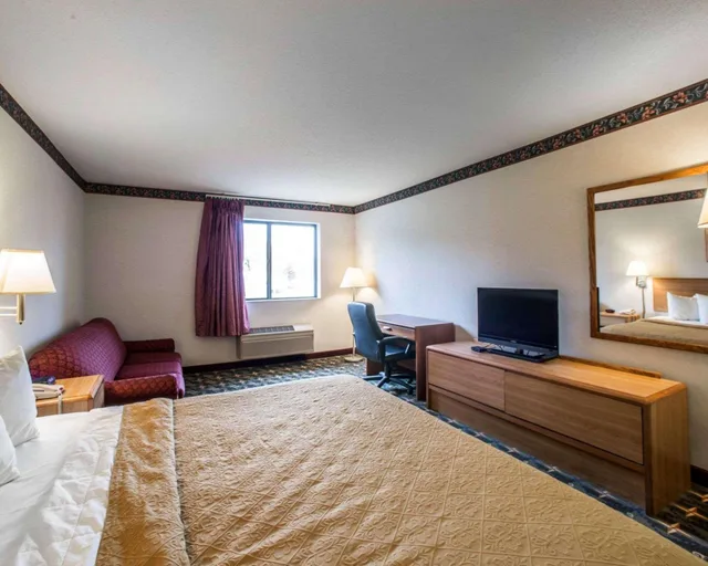 غرفة بسرير كينج، Quality Inn & Suites Caseyville - St. Louis 6/8