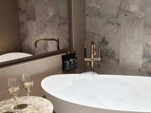 Deluxe, Luxury, Suite, The Porter House Hotel Sydney - MGallery 6/7