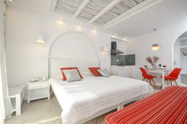 جناح جونيور، Naxos Evilion 4/10