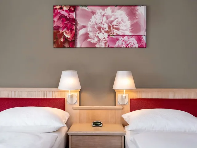 Classic, Twin Beds, Movenpick Hotel Munchen Airport 5/10
