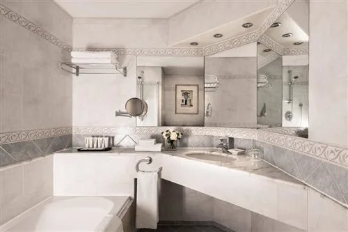 غرفة بسرير مزدوج أو سريرين منفصلين، Corinthia Hotel St Georges Bay 1/1