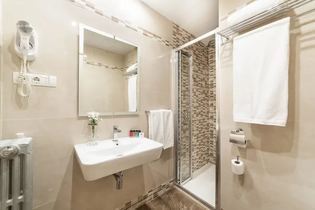 غرفة بريميوم بسرير مزدوج، U-Sense Granada Centro 4/5