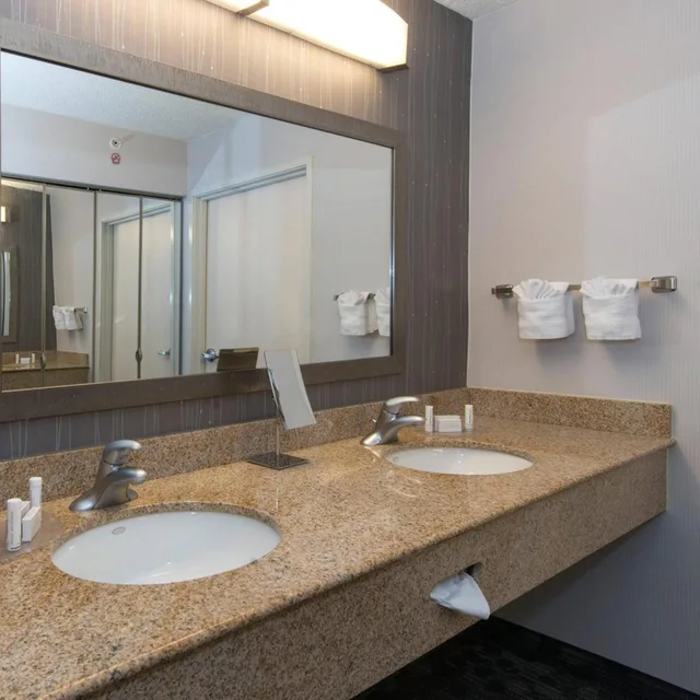 جناح بسرير كينج مع أريكة، Courtyard by Marriott Albany 3/3
