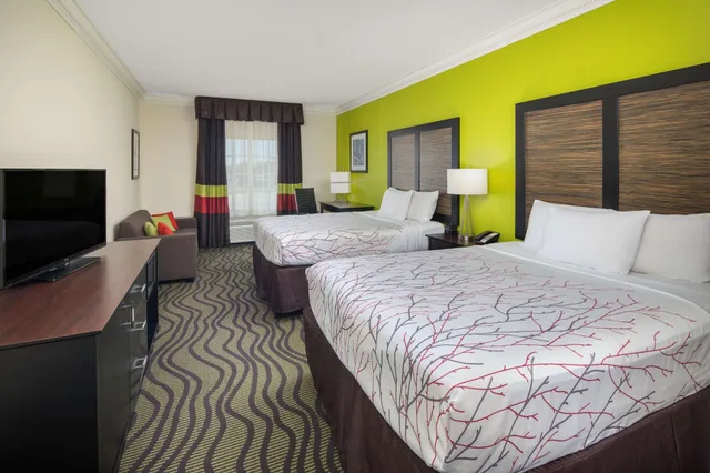 Room, 2 Queen Beds, La Quinta Inn by Wyndham Calhoun South I-75 2/9