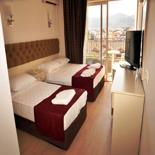 غرفة قياسية بسرير مزدوج وسرير فردي بإطلالة على المدينة، Almena City Hotel 1/9