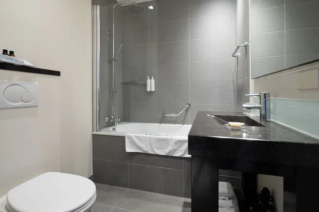 غرفة بريميوم ثلاثية، Catalonia Hotel Vondel Amsterdam 7/8