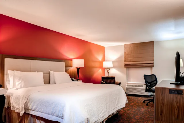 غرفة بسرير كينج، Hampton Inn St. Joseph 1/3