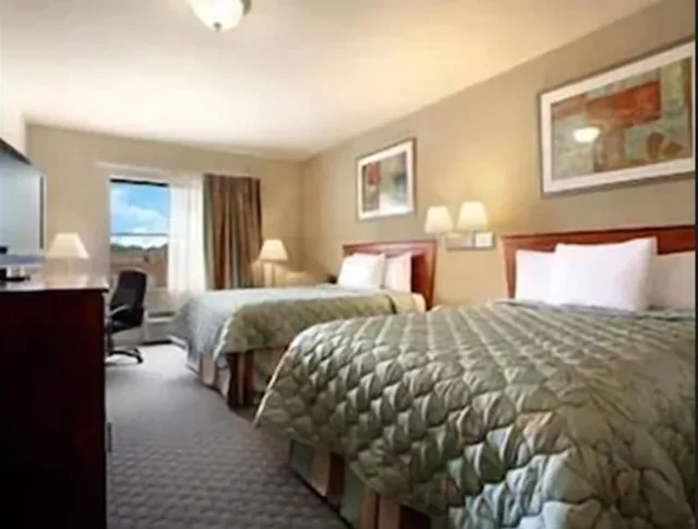 غرفة قياسية بسريرين كوين للمدخنين، Days Inn by Wyndham Downtown St. Louis 1/3