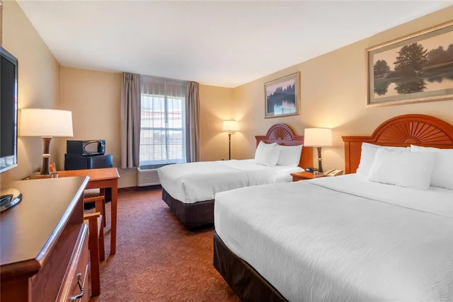 Room, 2 Double Beds, Quality Inn At Bangor Mall 2/5