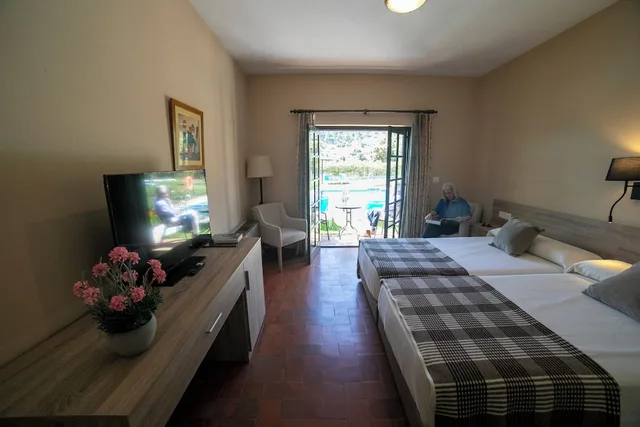 Garden, Twin Beds, Terrace، Hotel Villa De Grazalema 6/8