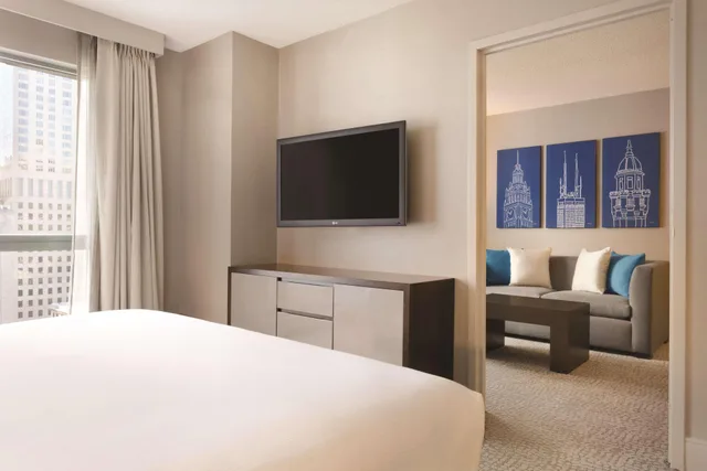 جناح سوبيريور بسرير كينج في طابق مرتفع لذوي الإعاقة، Hilton Chicago Magnificent Mile Suites 2/3