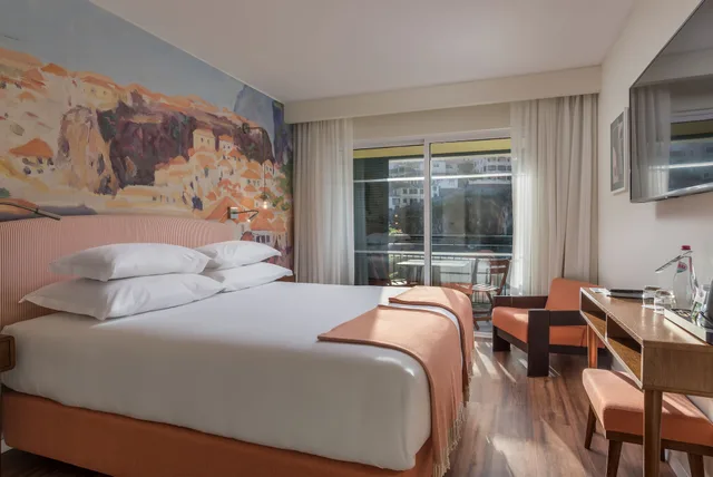 Deluxe, Queen Bed, Bay View, Pestana Churchill Bay 1/3