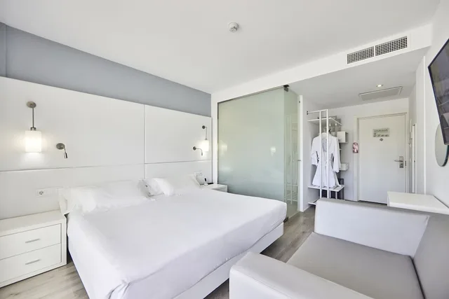 غرفة ديلوكس بسرير كينج بإطلالة على المسبح بشرفة، Hotel Astoria Playa - Adults Only 8/8