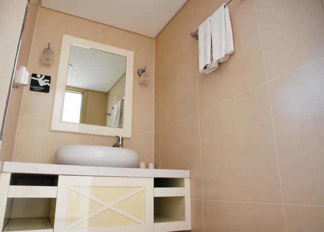 1 Bedroom, Royal, Ocean, Suite, Double Bed, Ocean View, 2 Bathrooms, Hotel Riviera Geoje 3/3
