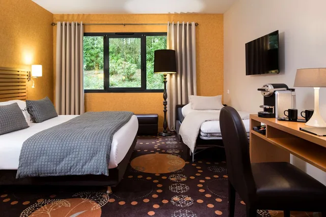 Family, 1 Queen and 1 Single Bed, Best Western Plus Hotel De La Regate 1/3