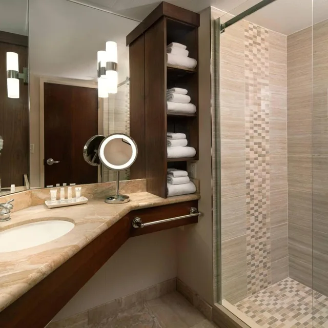 Room, 2 Queen Beds, Salt Lake City Marriott City Center 9/9
